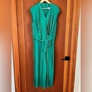 🦚 London Time Woman green sleeveless wide leg capri pantsuit. Great pockets.